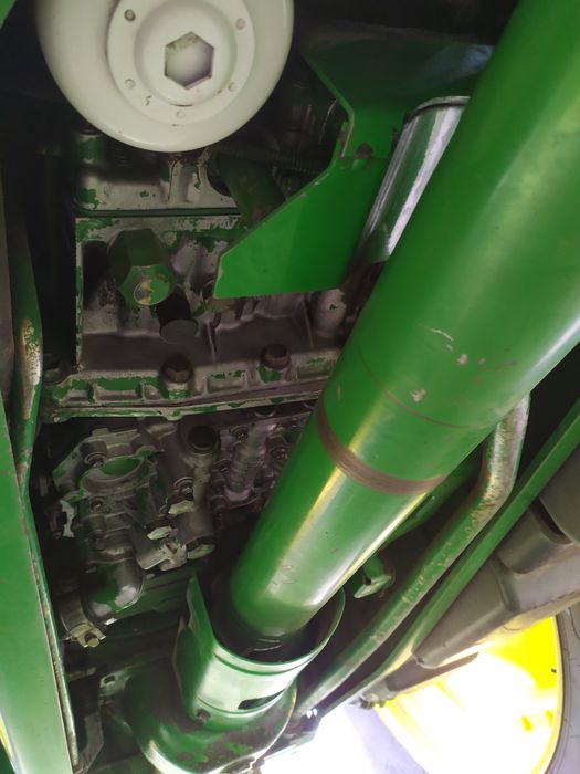 Трактор John Deere 6200