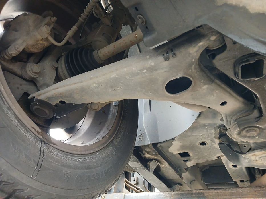 Braço de suspensão frente direito CHRYSLER Grand Voyager V (RT)