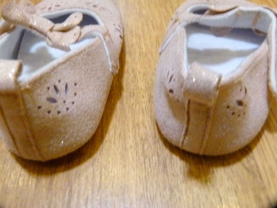 rozm 18 buciki niechodki złote balerinki eleganckie 12cm