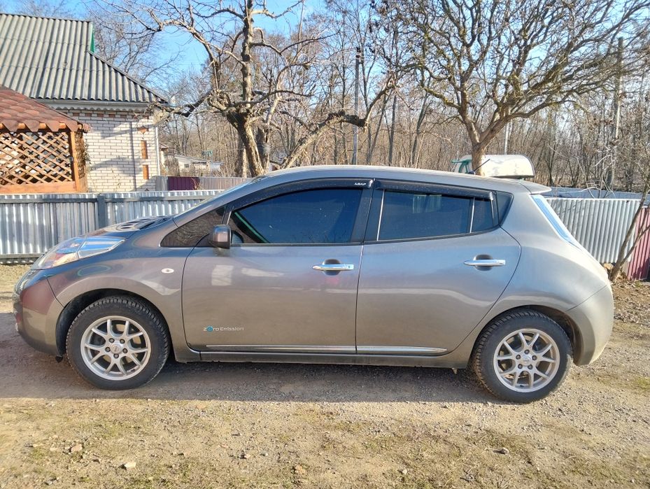 Ніссан ліф 2013 р