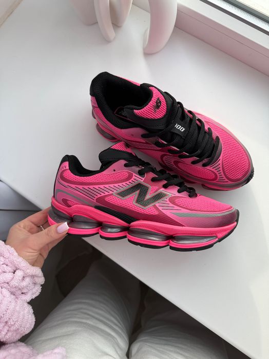 Кросівки New Balance 2000 | Нью Беланс 2000 — в рожевому кольорі з чорними акцентами