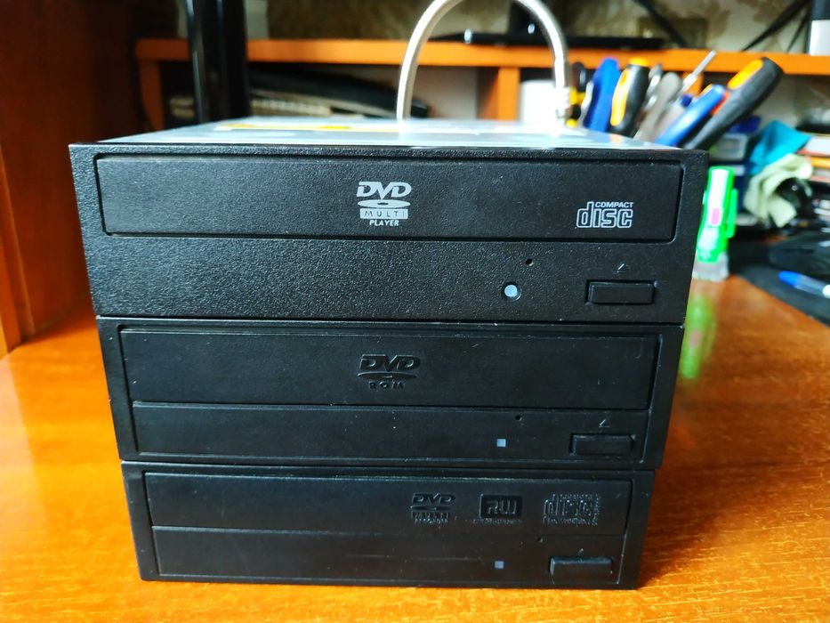 DVD-rom привод Sata
