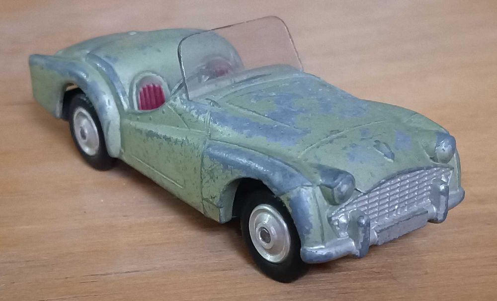 Triumph TR-3 Ref #305 Corgi Toys