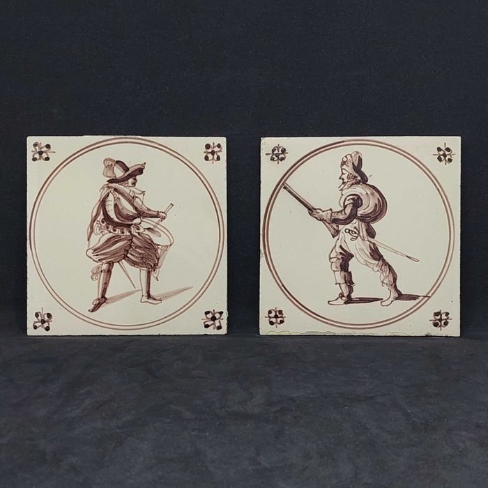 РЕДЧАЙШАЯ плитка ГОЛЛАНДИЯ 18-й век 2 шт. ВОИН керамика БАРАБАНЩИК