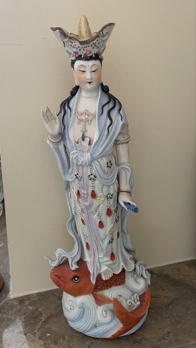 Deuses chineses em porcelana