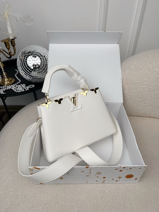 Сумка Louis Vuitton Capucines White