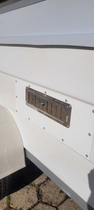 Reboque de caça com cofre