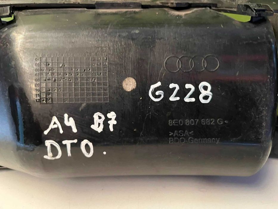 Audi A4 B7 S-Line - Grelha Direita Para Choques Frente - G228