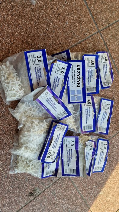 Krzyżyki dystansowe do układania płytek 3 mm 14 opakowań lub zamienię