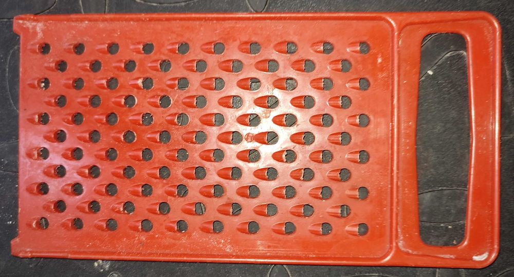 Прочная терка для приготовления корма животным производства СССР.