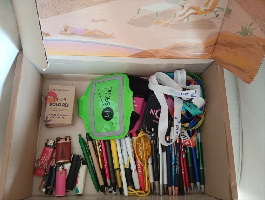 Caixa com Material Publicitário