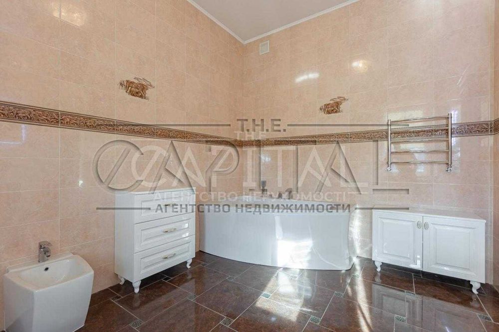 Оренда будинку в центрі міста з басейном!