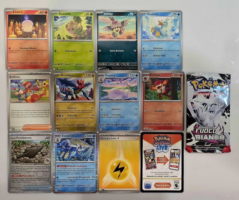 Pokemon: Unima Collectible Mini Box (Volcarona I Emolga) - Niekompletne