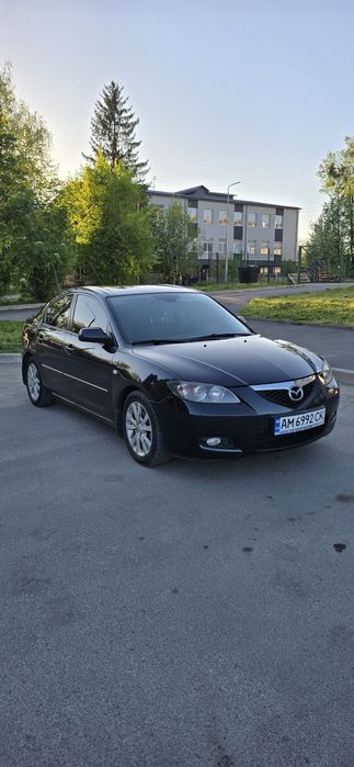 Машина Mazda 3