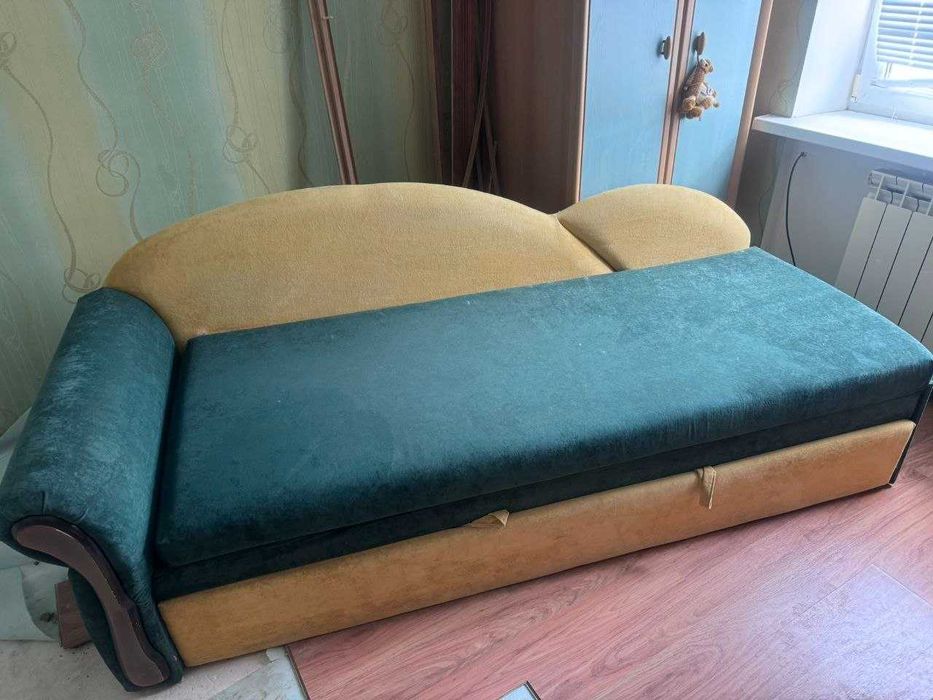 Продам диван двомісний