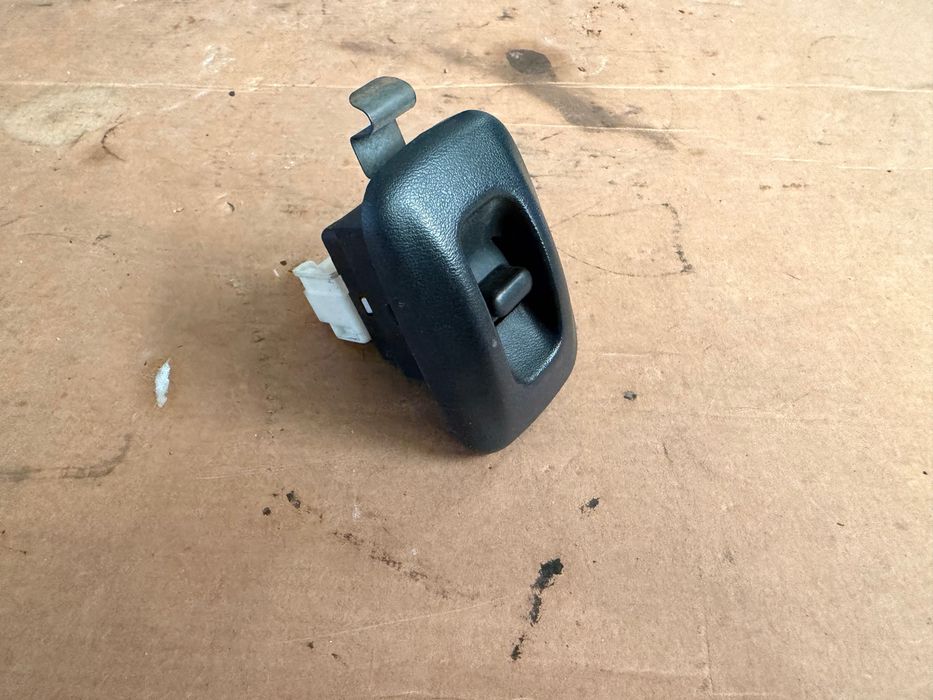 Botão do vidro Tras Nissan Navara D22