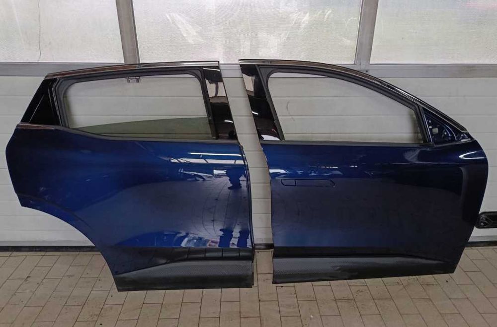 Двері Renault Megane E-Tech передні або задні праві ліві разборка