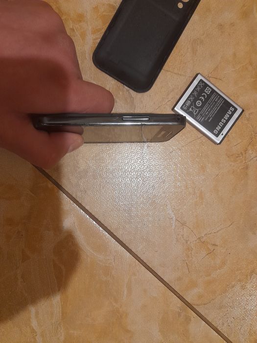 Телефон Samsung GT-S5830i