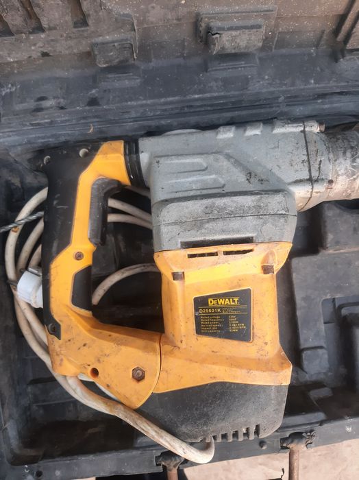 Перфоратор Dewalt D25601k