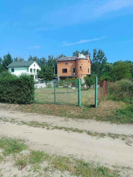 Продаж земельної ділянки та будинка в Кожичах