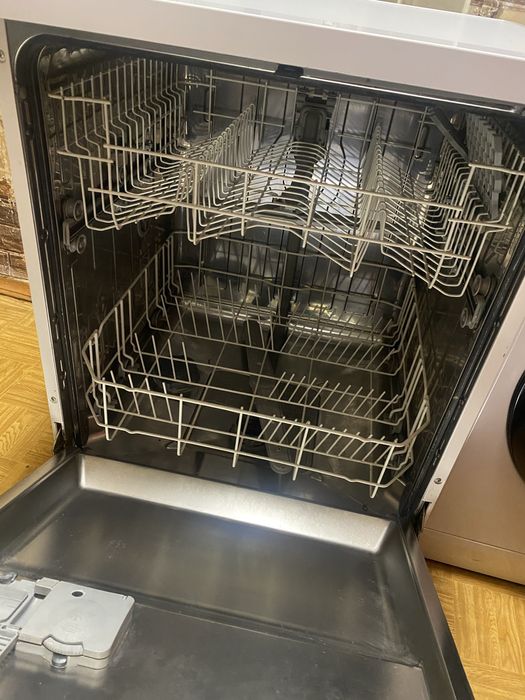 посудомийна машина Beko DFN05211W (60 см)