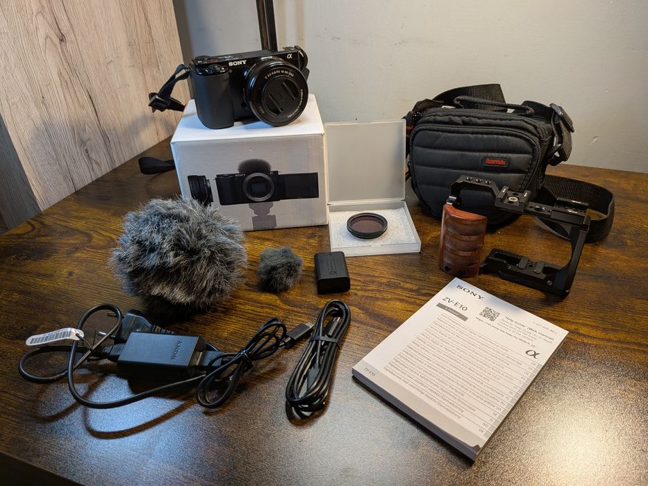 Sony ZV-E10 + 16–50mm + 2 mikrofony + akcesoria – stan jak nowy