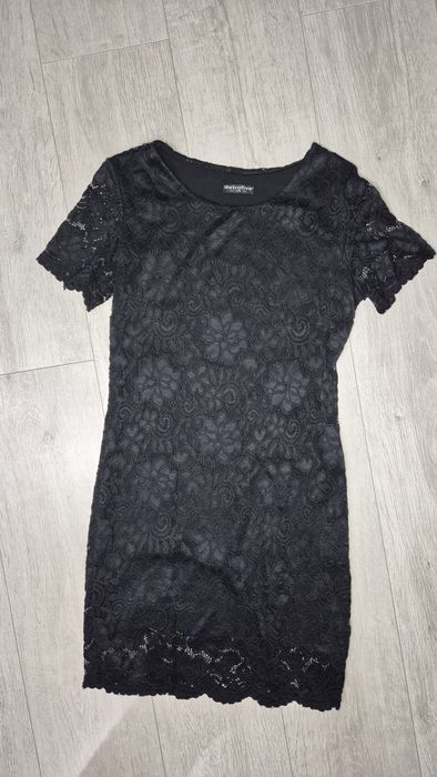 Czarna sukienka mini koronkowa