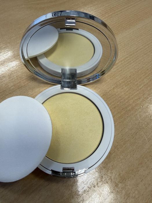Puder Clinique Redness Solutions