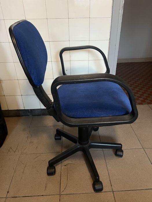 Krzesło biurowe niebieskie