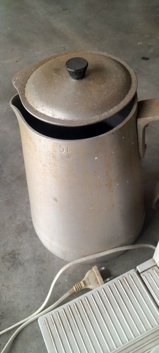 Máquina de cortar Fiambre.. cafeteira 5 litros
