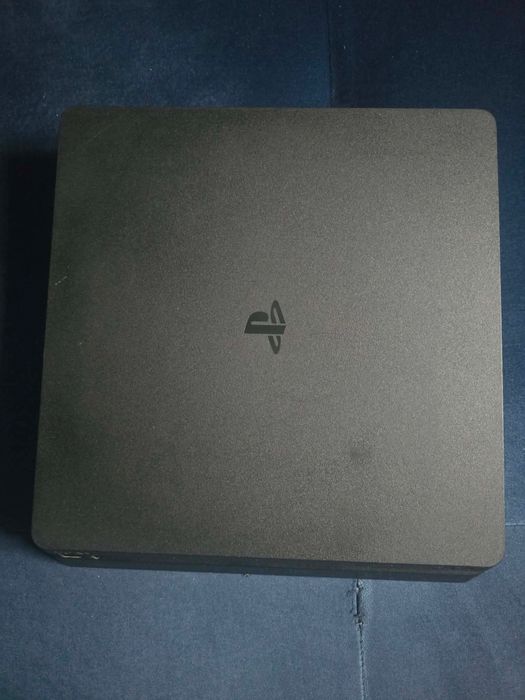 PlayStation 4 Slim 500 GB + pad + 9 gier