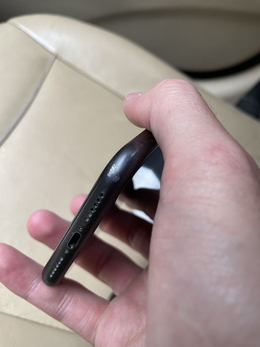 iPhone 11 64gb в гарному стані