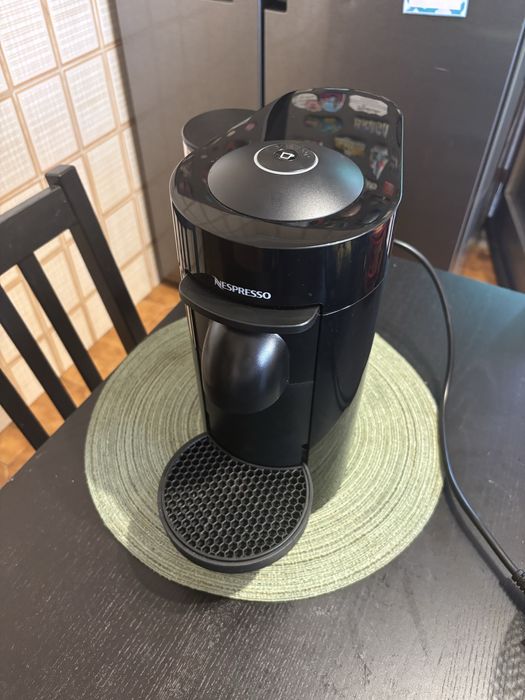 Maquina cafe nespresso vertuo plus