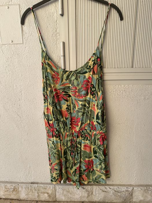 Macacão estamoando floral para praia - verão