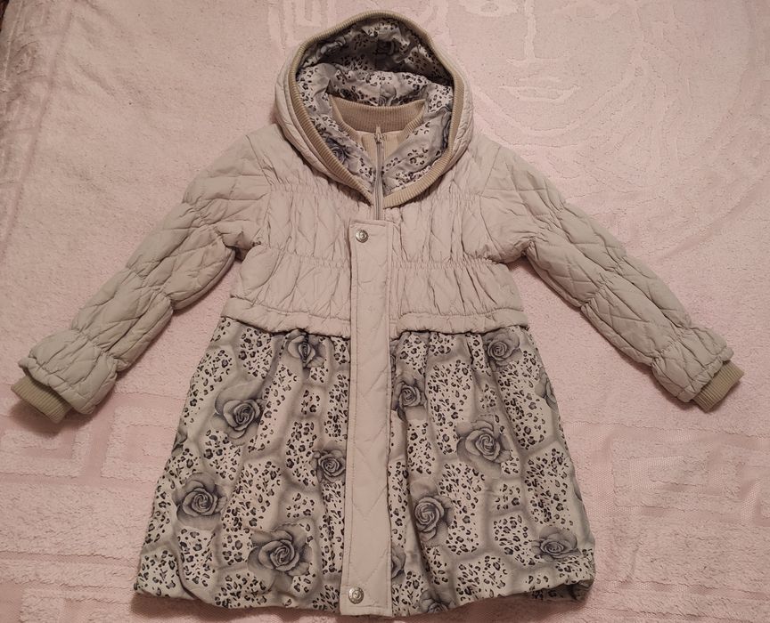 Милое демисезонное пальто, куртка с капюшоном на 5-8 лет