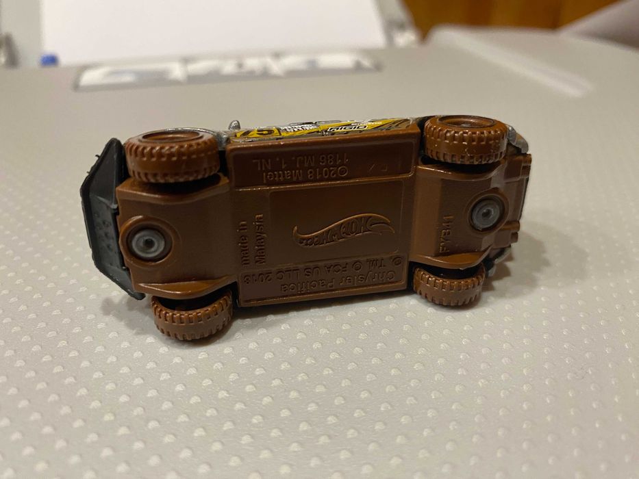 Hot Wheels - "Chrysler Pacifica"