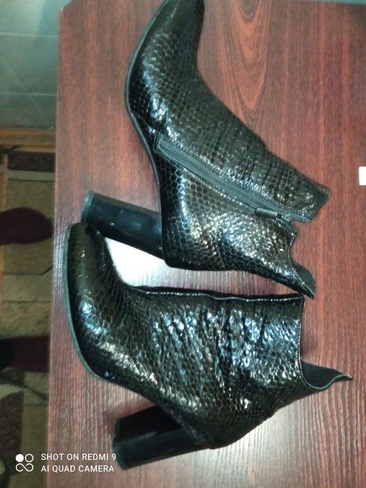 Ботинки жіночі лакові