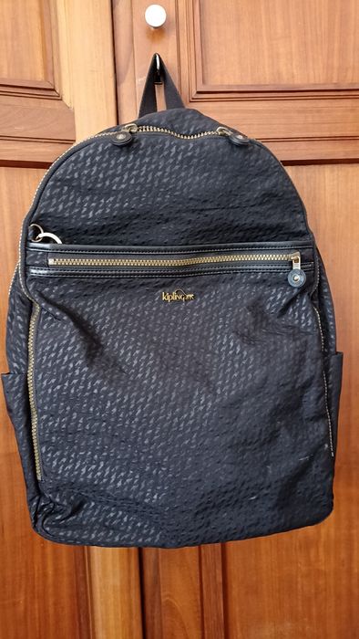 Mochila preta Kipling para laptop
