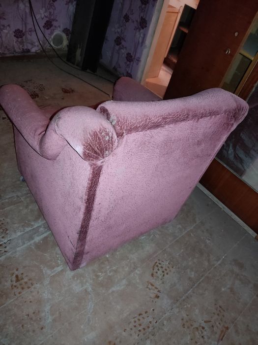 Старый советский диван, 2 кресла, кровать с пружинным матрасом,пианино