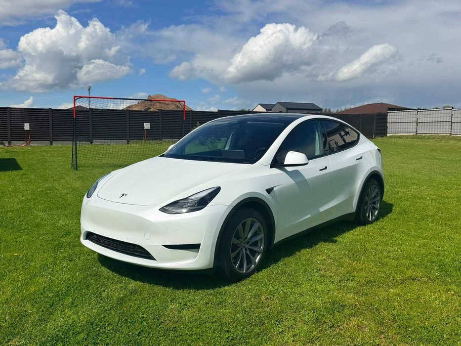 Tesla model Y premium RWD 2024