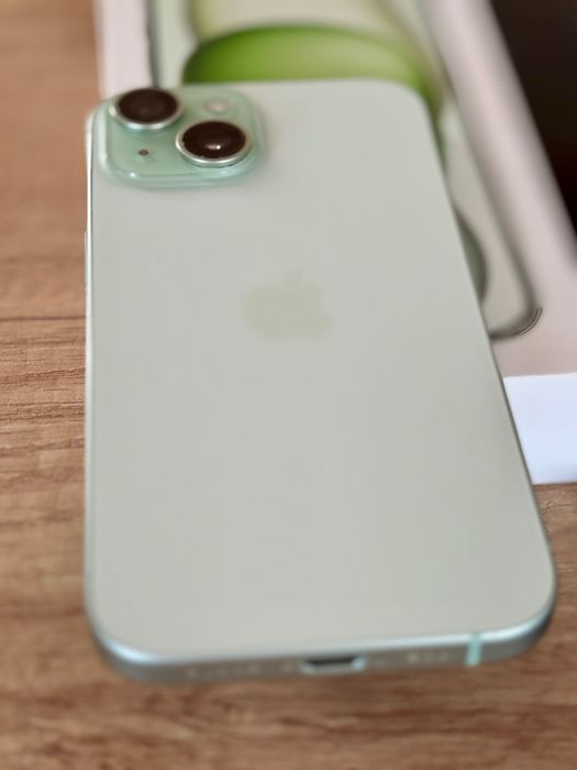 iPhone 15 green 128 GB idealny