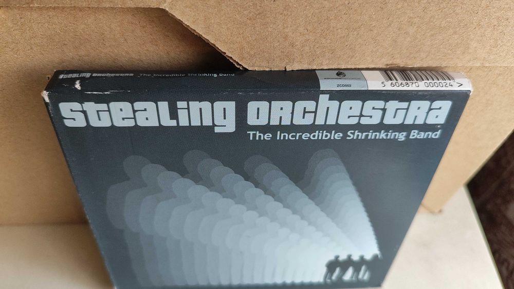Stealing Orchestra – The Incredible Shrinking Band