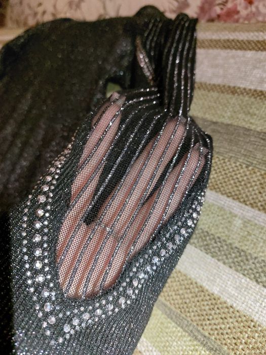 Обтягивающее платье с длинными рукавами