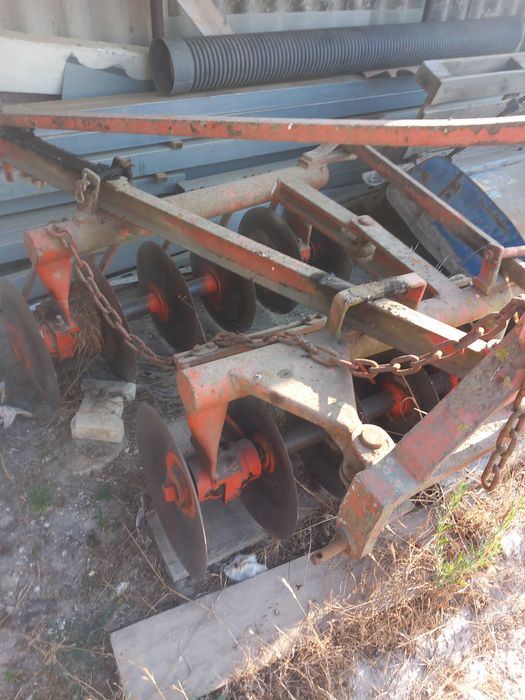 Tractor em muito bom estado com alfaias