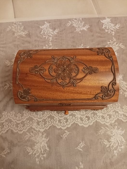 Шкатулка з дерева