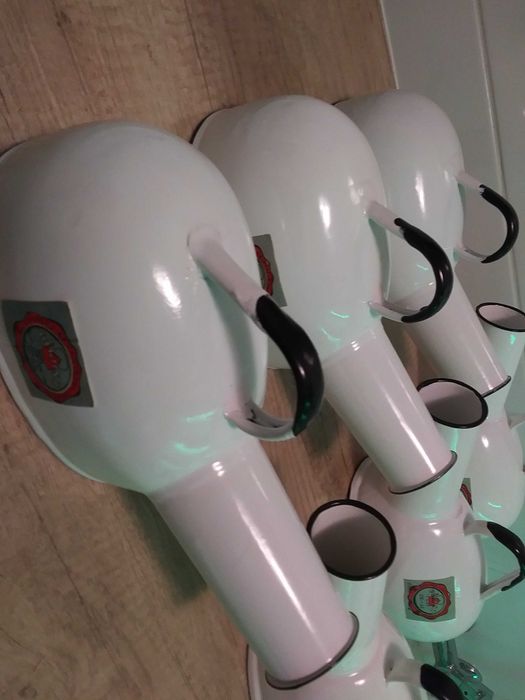 Stare przedmioty z PRL zabytkowe kaczki wojskowe naczynia szpitalne