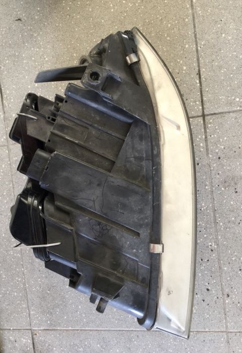 Farol direito Frente frontal Audi A6 Avant 2.5 TDI 1999