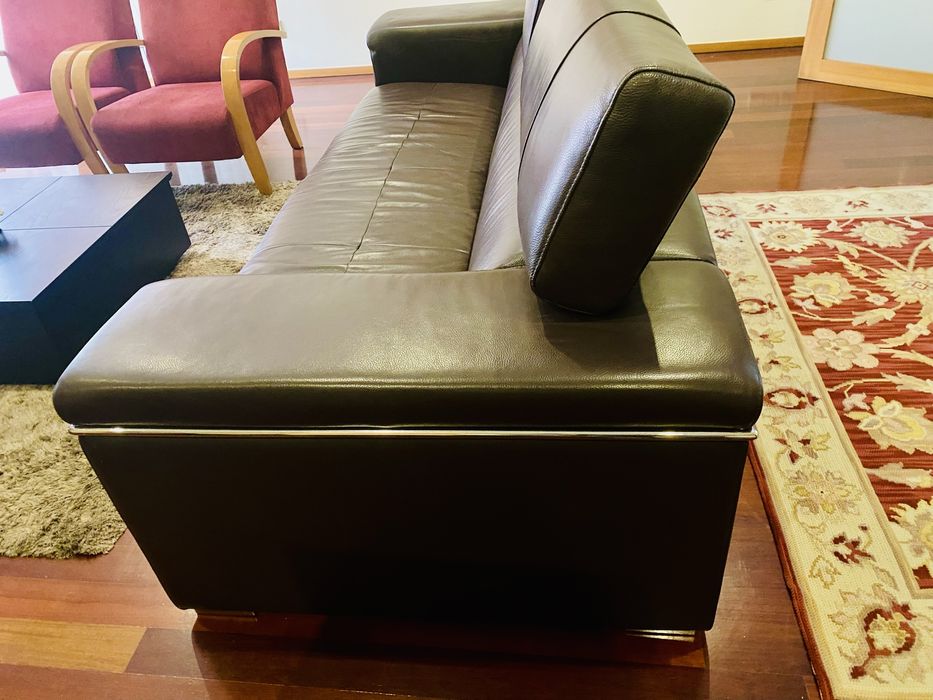 Sofá preto em couro