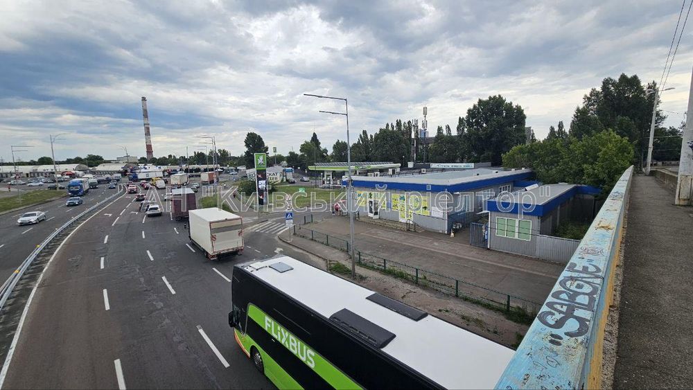 Продаж торгівельного приміщення 460 кв.м, пр-т .Шухевича 30
