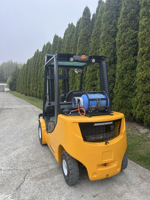 Sprzedam wózek widłowy Tfg435s